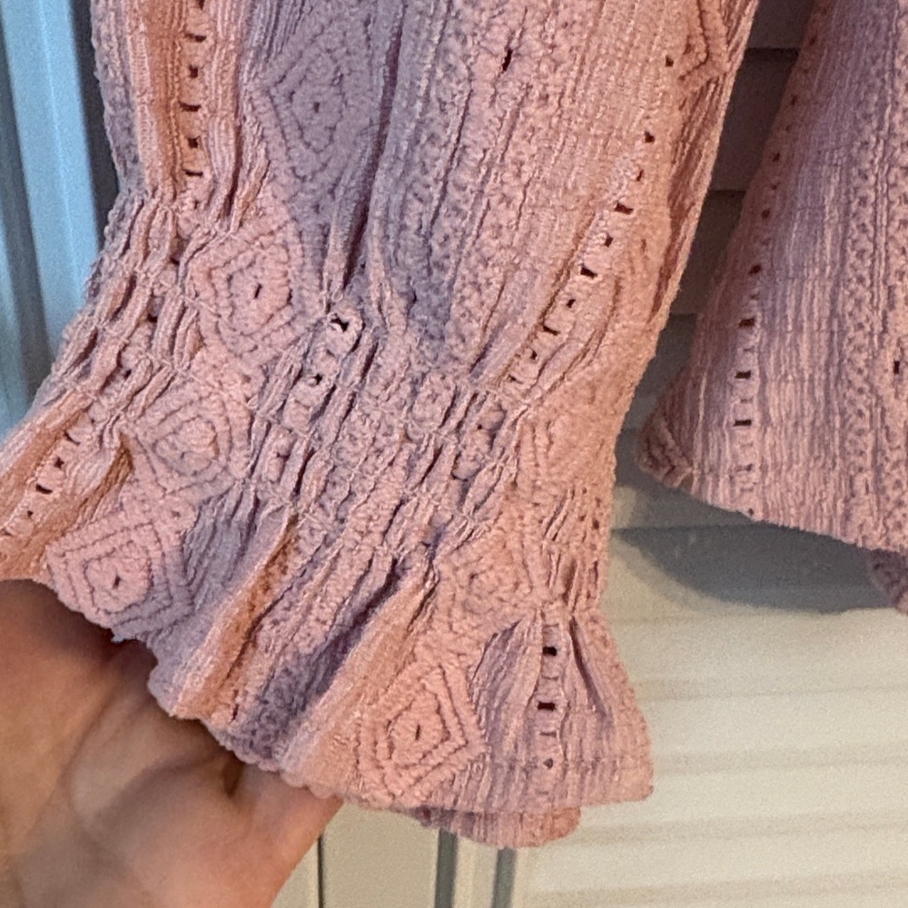 Frye Dusty Pink Textured Blouse with Button Detail & Ruffled Sleeve Size S - Picture 2 of 7